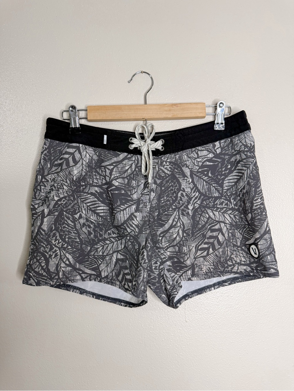 Vuori Sea Bound Board Shorts Swim Sz XL